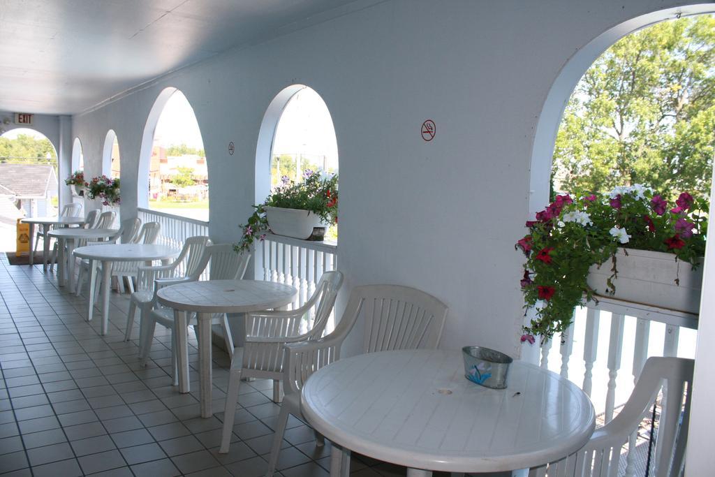 Kingsbridge Inn / Bon-Air Motel 와사가비치 외부 사진