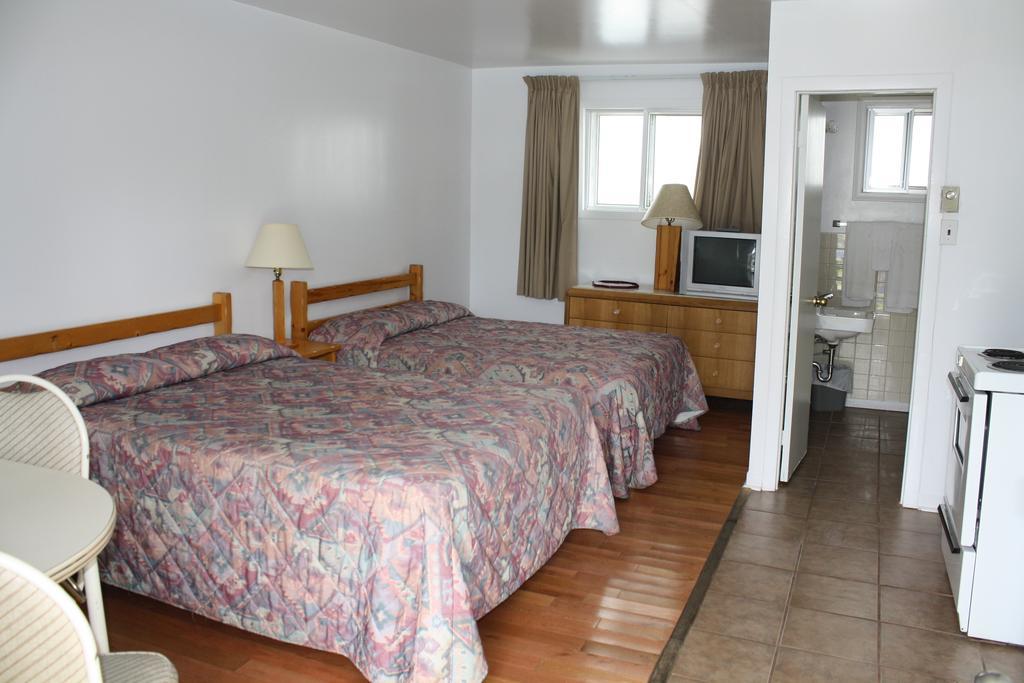 Kingsbridge Inn / Bon-Air Motel 와사가비치 외부 사진