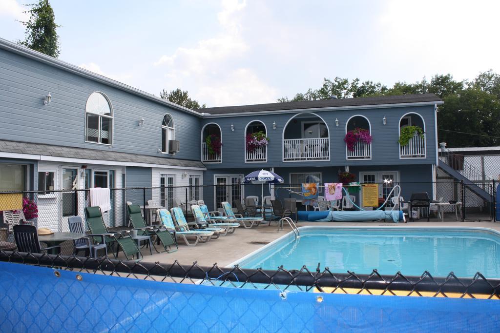Kingsbridge Inn / Bon-Air Motel 와사가비치 외부 사진
