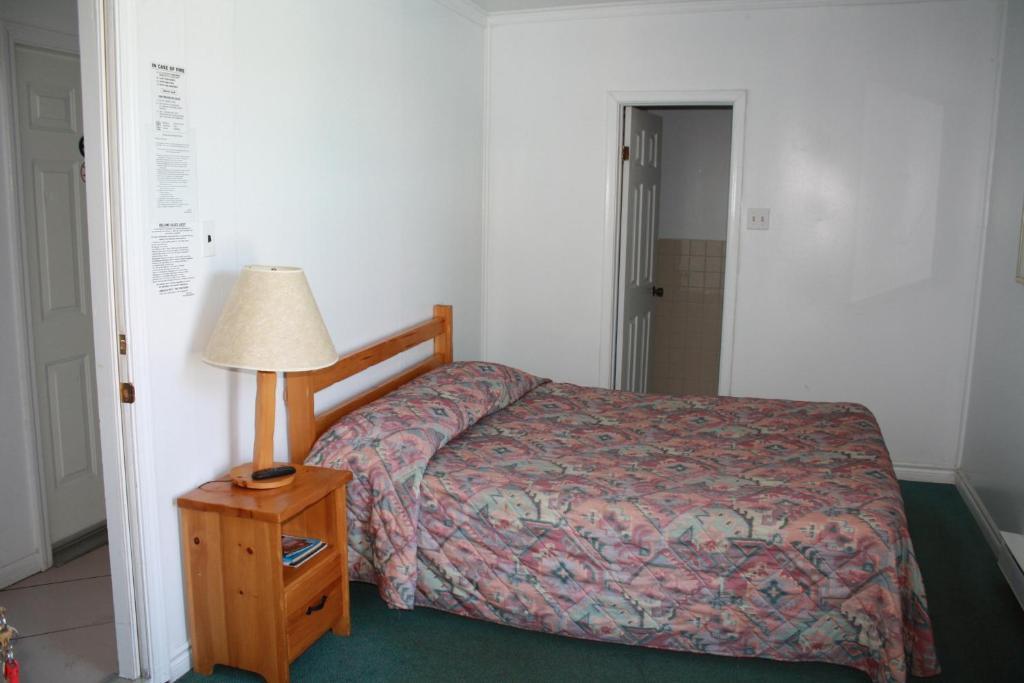 Kingsbridge Inn / Bon-Air Motel 와사가비치 외부 사진